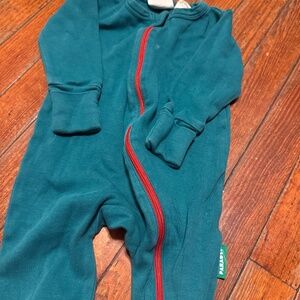 Parade organics onesie size 6-12 months